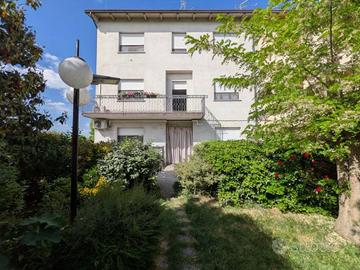 Villa di 418 m² con più di 5 locali e box auto a S