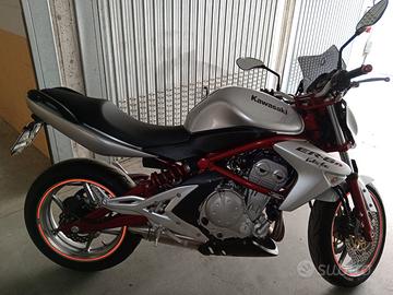 Moto Kawasaki ER 6N
