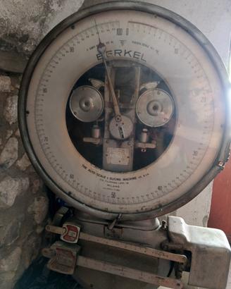 bilancia  industriale berkel in ghisa 180 kg