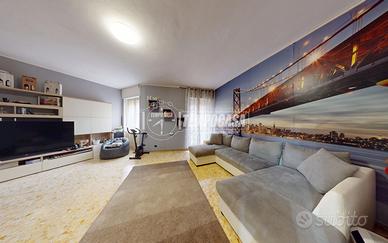 QUADRILOCALE DI 127 m² CON BOX AUTO