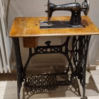 Macchina per cucire a pedale Singer