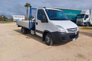 Iveco 35C15 cassone fisso e gru