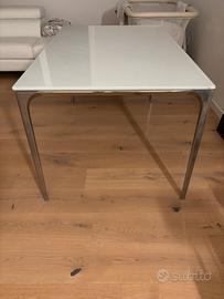 Tavolo in vetro allungabile