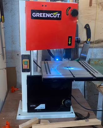 Sega a nastro verticale Greencut SRC350C.