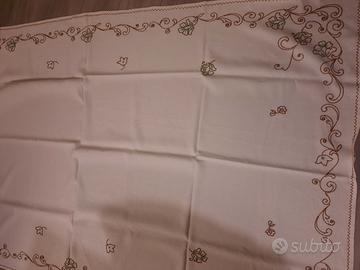 tovaglia puro lino ricamata a mano