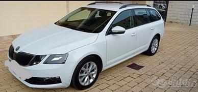 Skoda Octavia station wagon  colore bianco