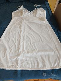 sottoveste bianca mai indossata