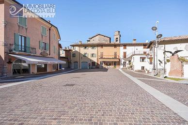 Casa indipendente di 200 m² con più di 5 locali a 