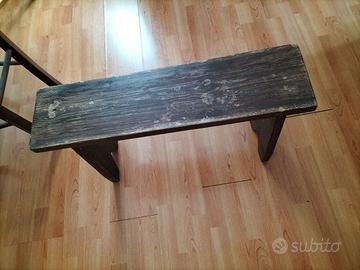 Sgabello in legno 