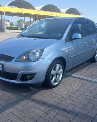 Ford Fiesta 1.2 5 porte benzina neopatentati