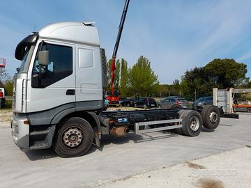 Autocarro usato iveco stralis 3 assi telaio