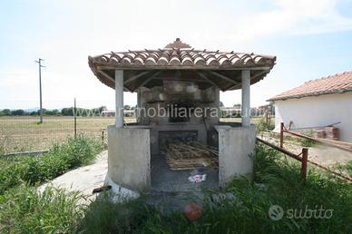 CL8 - Porzione di casale con dependance e terreno