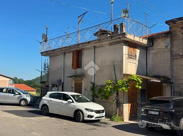 CASA SEMINDIPENDENTE A CASTIGLIONE DEL GENOVESI