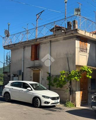 CASA SEMINDIPENDENTE A CASTIGLIONE DEL GENOVESI