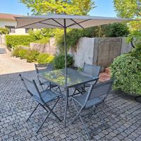 Set tavolo e sedie da giardino