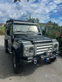 Land Rover Defender SVX 60th anniversario