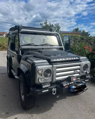 Land Rover Defender SVX 60th anniversario