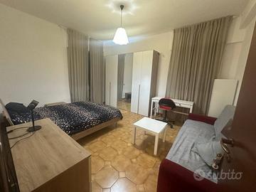 Stanza in appartamento di 130 m² a Roma
