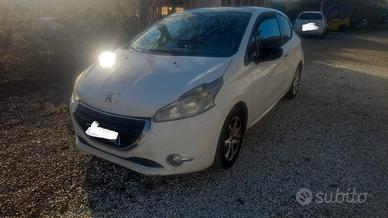 Peugeot 208 1.4 HDi 68 CV 3 porte 2013