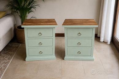 Coppia di comodini vintage in legno – verde salvia