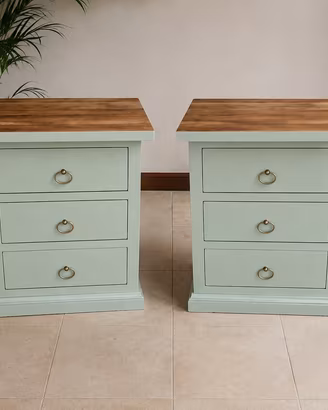 Coppia di comodini vintage in legno – verde salvia