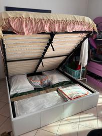Letto matrimoniale con cassettone