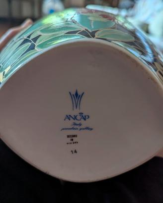 Vaso con decorazioni con oro 24k