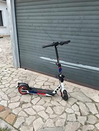 Aprilia esrz monopattino elettrico