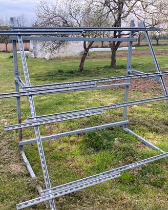 Struttura per pannelli solari fotovoltaici