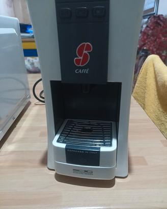 Forno, macchina caffè 