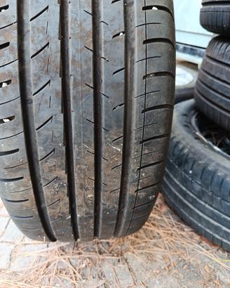 cerchi più gomme 