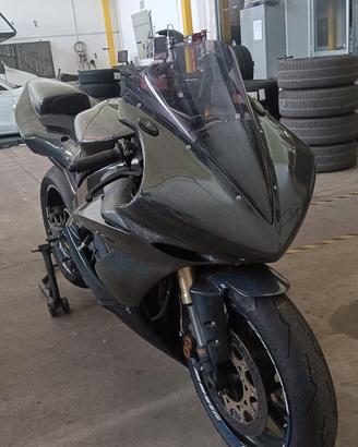 R1 2004 20v