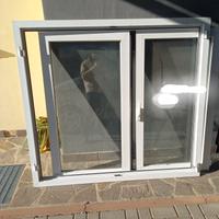 finestra alluminio bianca