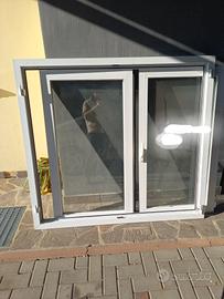 finestra alluminio bianca