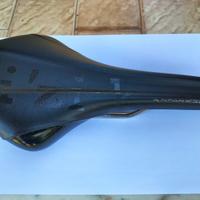 Sella fizik Antares Versus black