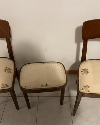 Sedie imbottite e anche sgabellino