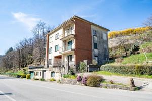 Palazzo / Stabile di 513 m² con più di 5 locali a 