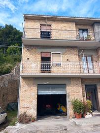 DUE- APPARTAMENTI più LOCALE