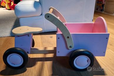 Triciclo in legno con cestino