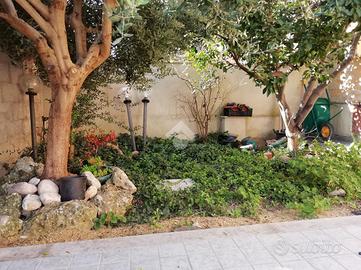 2 LOCALI A LADISPOLI