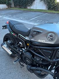 Benelli Leoncino 800