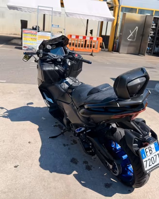 Tmax 560 2023