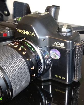 Macchina fotografica Yashica 108 MP, 35-70 e flash