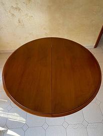 Tavolo il legno massello stile classico