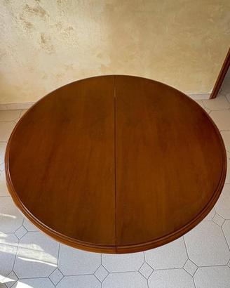 Tavolo il legno massello stile classico