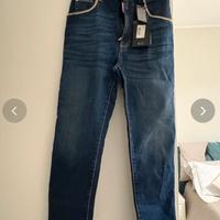 Jeans Dsquared con etichetta