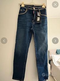 Jeans Dsquared con etichetta