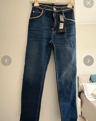 Jeans Dsquared con etichetta