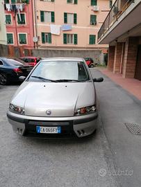 Automobile FIAT Punto 