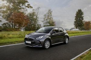 TOYOTA Yaris Mazda2 Hybrid 1.5 VVT e-CVT Full Hy